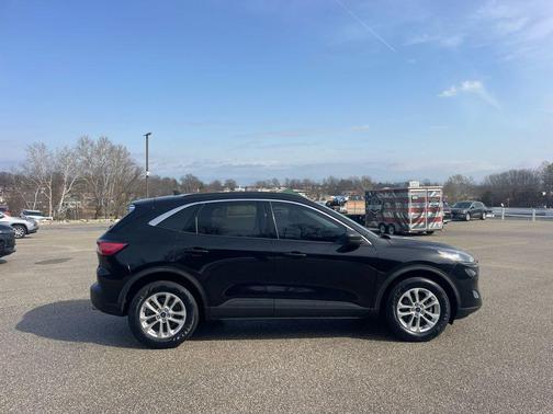 AGATE BLACK METALLIC 2022 Ford Escape SE