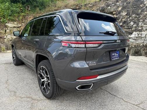 2022 Jeep Grand Cherokee Summit
