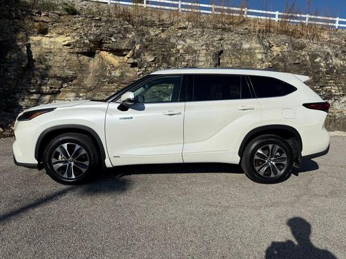 2021 Toyota Highlander Hybrid XLE