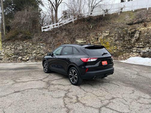 AGATE BLACK METALLIC 2022 Ford Escape SEL