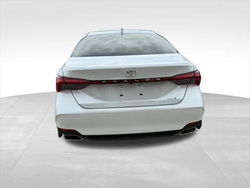 2020 Toyota Avalon XLE