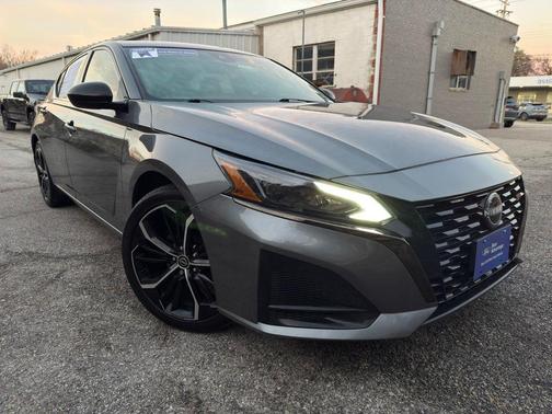 2023 Nissan Altima SR FWD