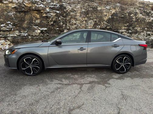 2023 Nissan Altima SR FWD