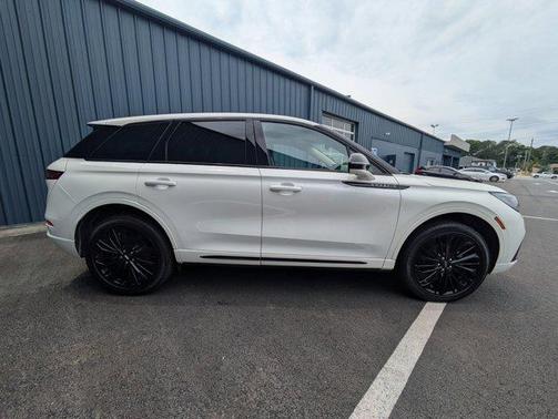 Pristine White Metallic Tri-Coat 2025 Lincoln Corsair Premiere