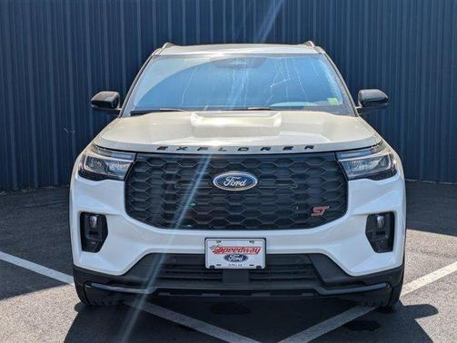 Star White Metallic Tri-Coat 2026 Ford Explorer ST
