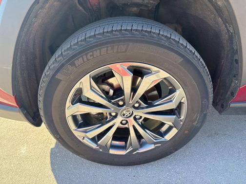 2022 Toyota RAV4 Hybrid XLE Premium