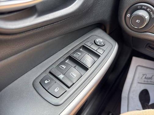 Slate Blue Pearlcoat 2021 Jeep Cherokee Latitude Plus