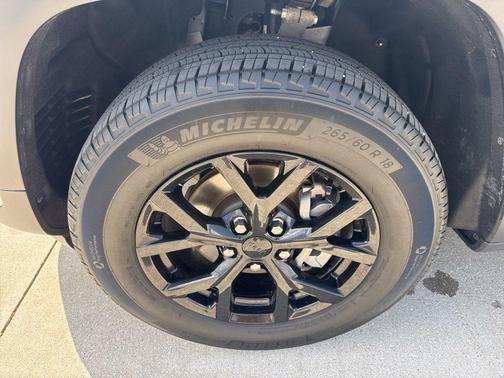 Bright White Clearcoat 2025 Jeep Grand Cherokee Altitude