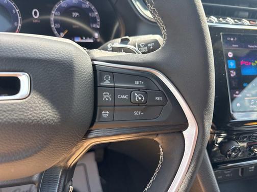 Bright White Clearcoat 2025 Jeep Grand Cherokee Altitude