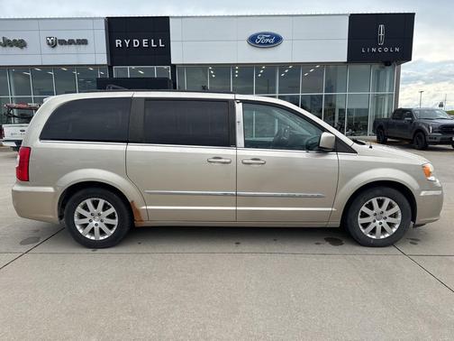 2013 Chrysler Town & Country Touring