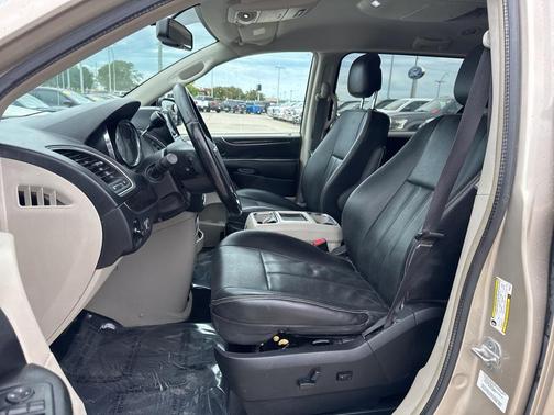 2013 Chrysler Town & Country Touring