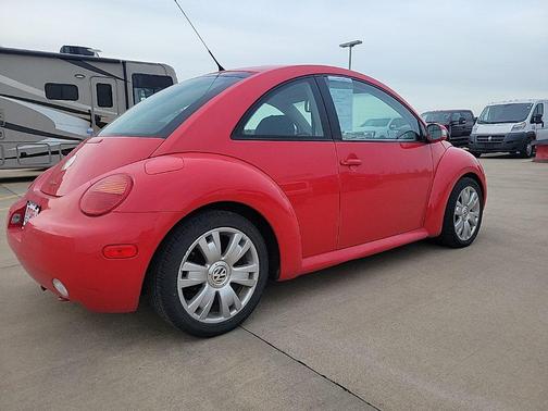 Uni-Red 2003 Volkswagen New Beetle GLS 1.8T