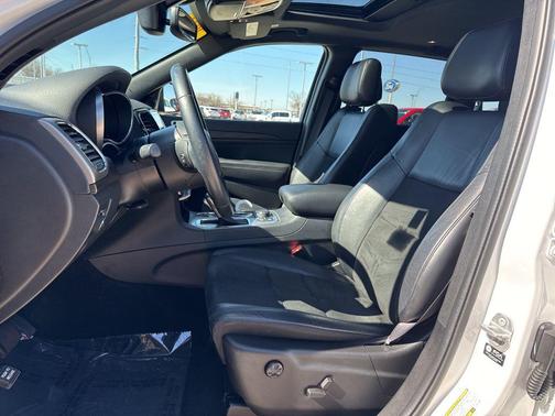 2022 Jeep Grand Cherokee Laredo