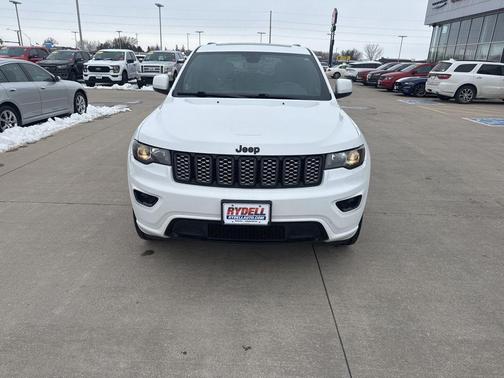 2022 Jeep Grand Cherokee Laredo