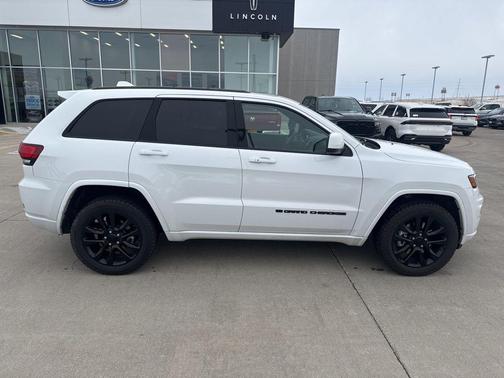 2022 Jeep Grand Cherokee Laredo