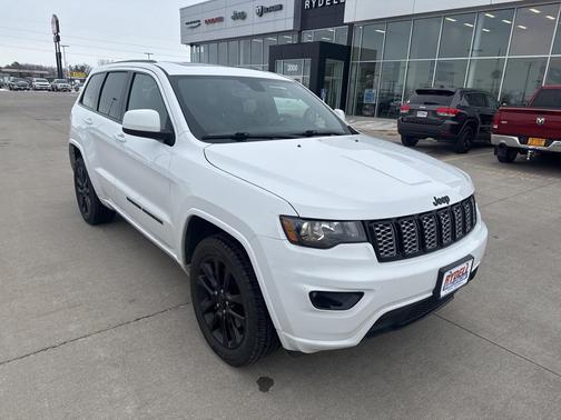 2022 Jeep Grand Cherokee Laredo