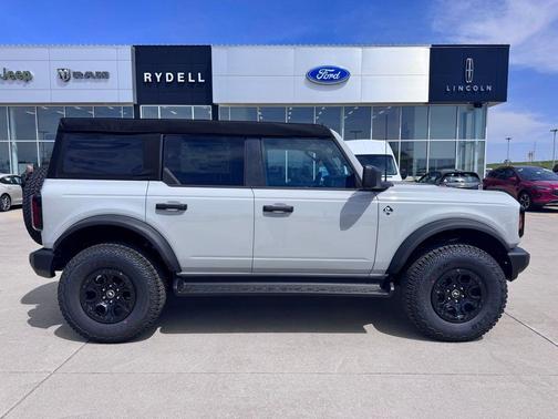 Avalanche Gray 2026 Ford Bronco Outer Banks