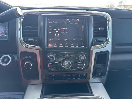 2018 RAM 2500 Laramie Crew Cab 4x4 6'4' Box