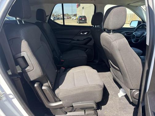 Summit White 2019 Chevrolet Traverse LT Cloth