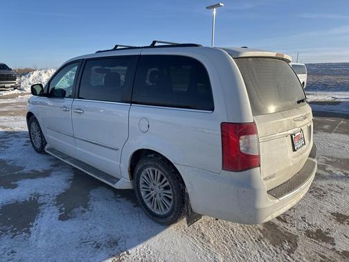2016 Chrysler Town & Country Touring-L