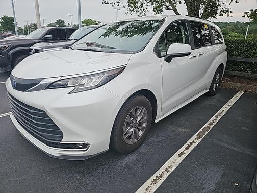 2023 Toyota Sienna XLE
