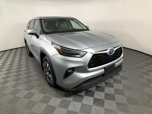 2022 Toyota Highlander Hybrid XLE