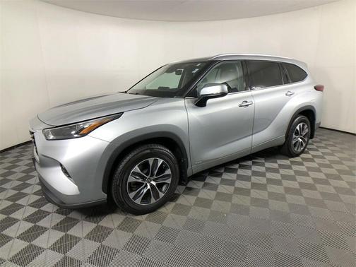 2022 Toyota Highlander Hybrid XLE