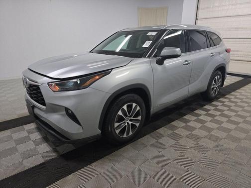 2022 Toyota Highlander Hybrid XLE