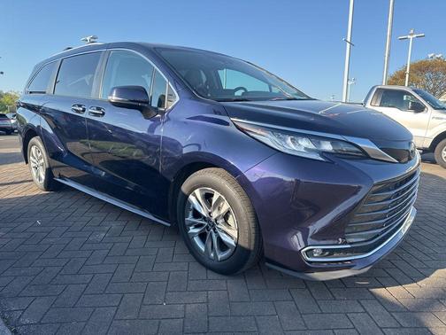 2023 Toyota Sienna Limited