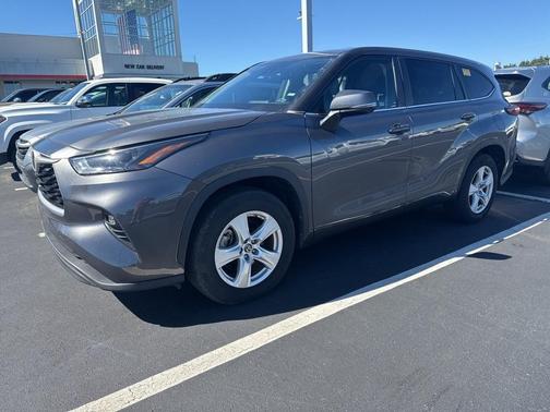 2023 Toyota Highlander LE
