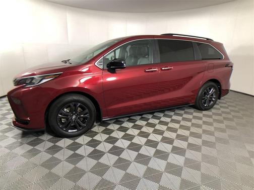2024 Toyota Sienna XSE 7 Passenger