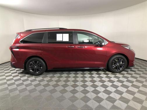2024 Toyota Sienna XSE 7 Passenger