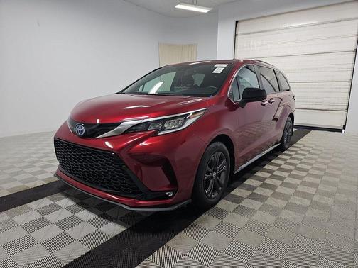 2024 Toyota Sienna XSE 7 Passenger