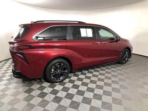 2024 Toyota Sienna XSE 7 Passenger