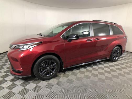 2024 Toyota Sienna XSE 7 Passenger