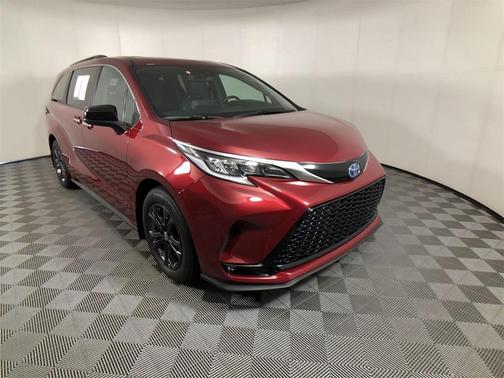 2024 Toyota Sienna XSE 7 Passenger