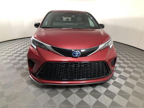 2024 Toyota Sienna XSE 7 Passenger