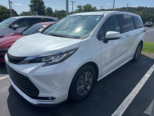 2022 Toyota Sienna XLE
