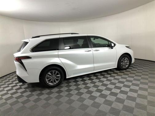 2022 Toyota Sienna XLE