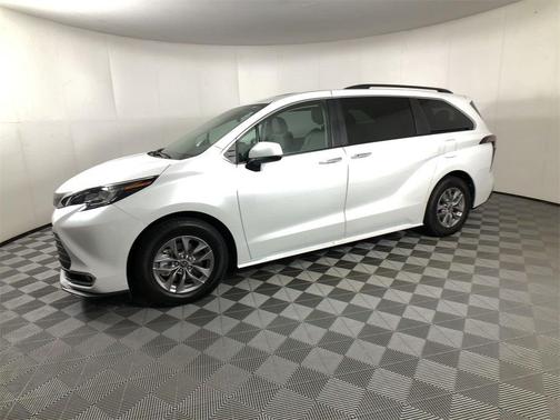 2022 Toyota Sienna XLE