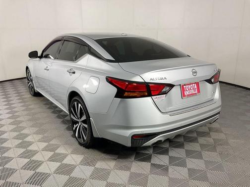 Brilliant Silver Metallic 2021 Nissan Altima 2.5 Platinum