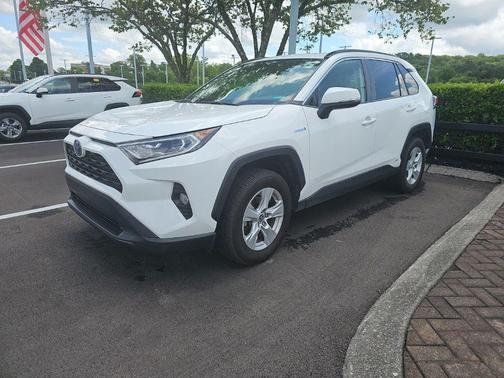 Super White 2021 Toyota RAV4 Hybrid XLE