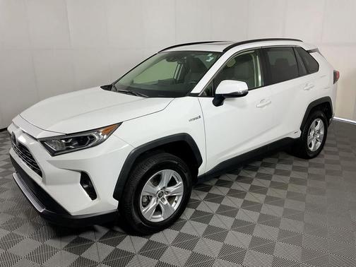 Super White 2021 Toyota RAV4 Hybrid XLE