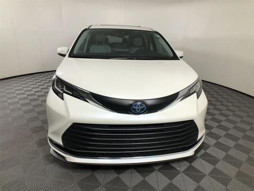 2021 Toyota Sienna XLE