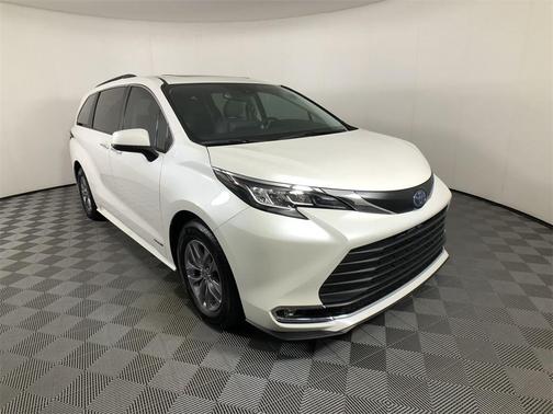 2021 Toyota Sienna XLE