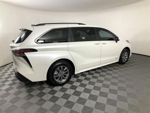 2021 Toyota Sienna XLE