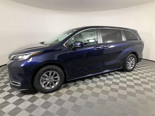 2023 Toyota Sienna XLE