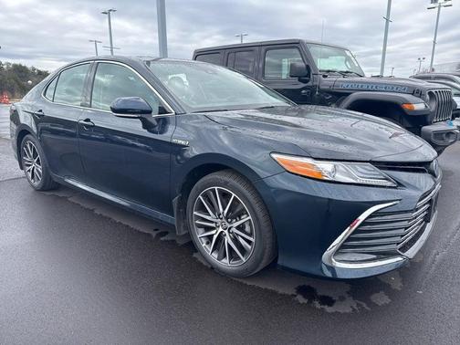 2021 Toyota Camry Hybrid XLE