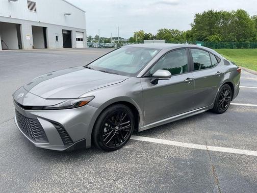 Metal 2025 Toyota Camry SE