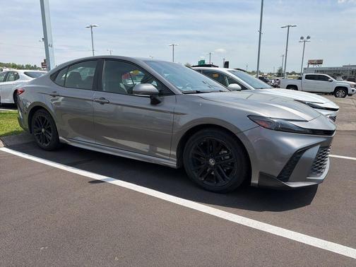 Metal 2025 Toyota Camry SE